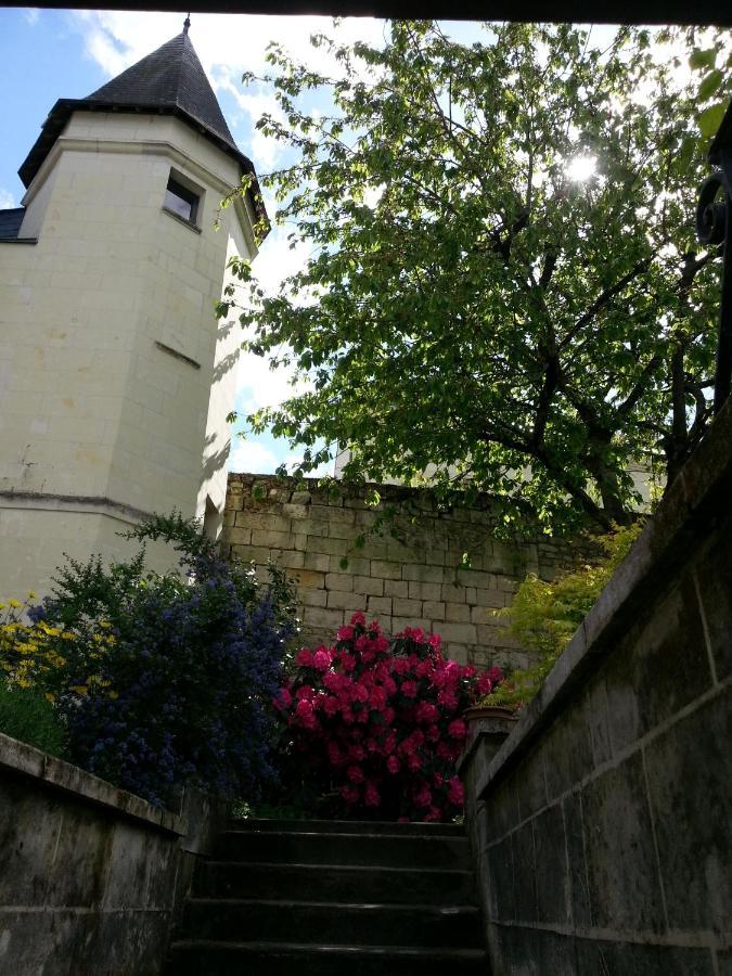 Bed and Breakfast Le Prieure Montsoreau Exterior foto