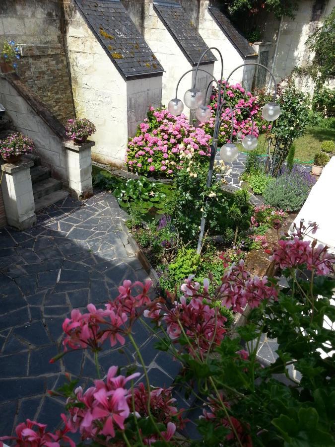 Bed and Breakfast Le Prieure Montsoreau Exterior foto
